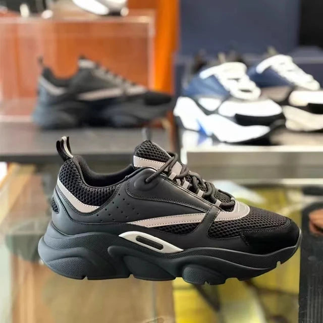 Lace-Up Flat Sneakers for Men Combining sleek design with comfort